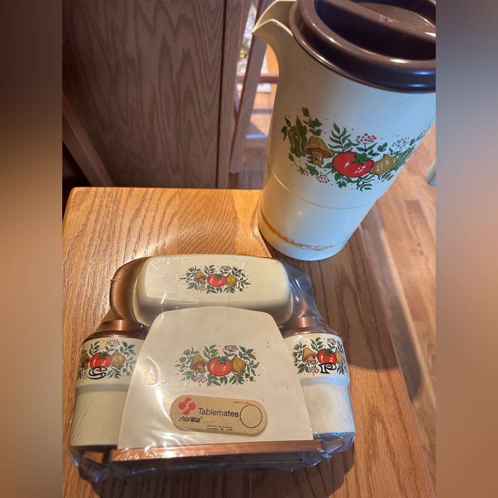 COPY - 1970s tablemates kitchen set